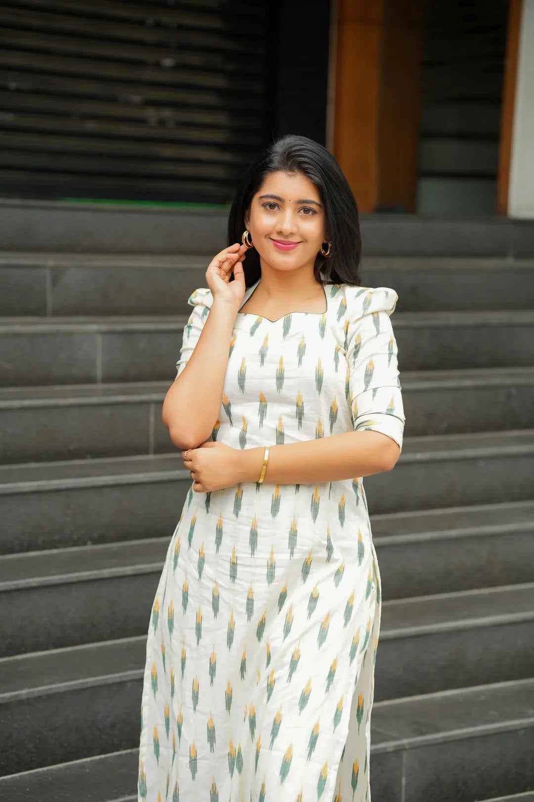 MAhiya Simple And Elegant Cotton Kurti & Pant