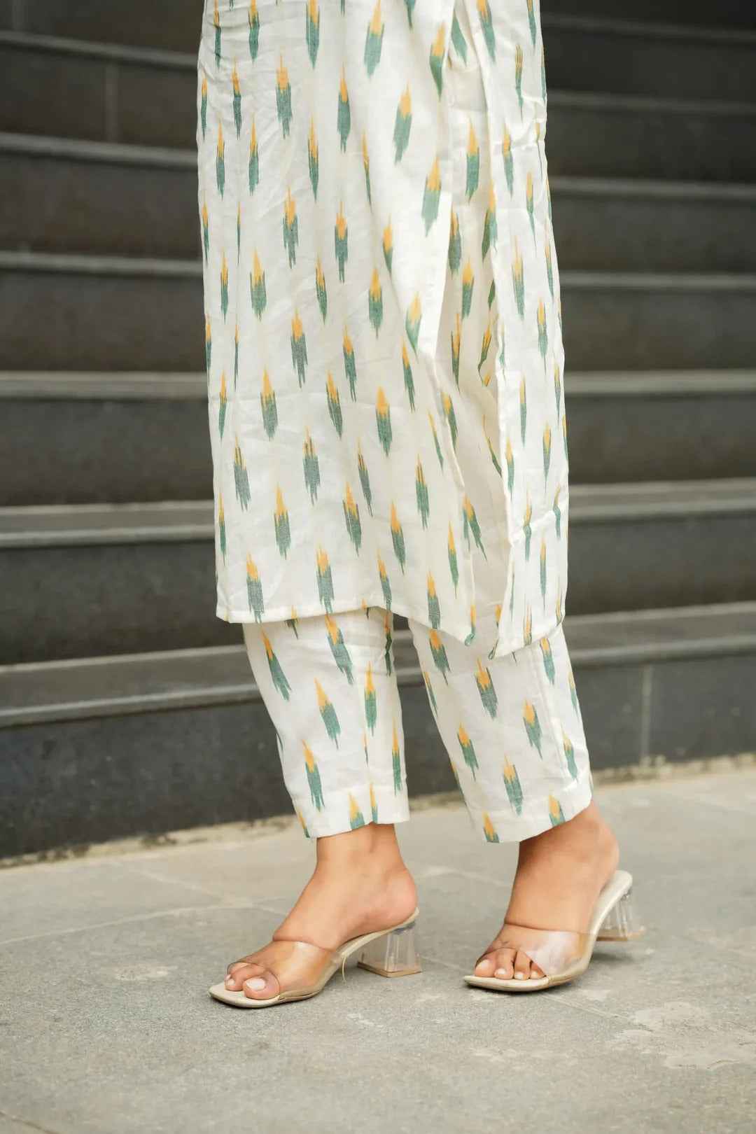 MAhiya Simple And Elegant Cotton Kurti & Pant